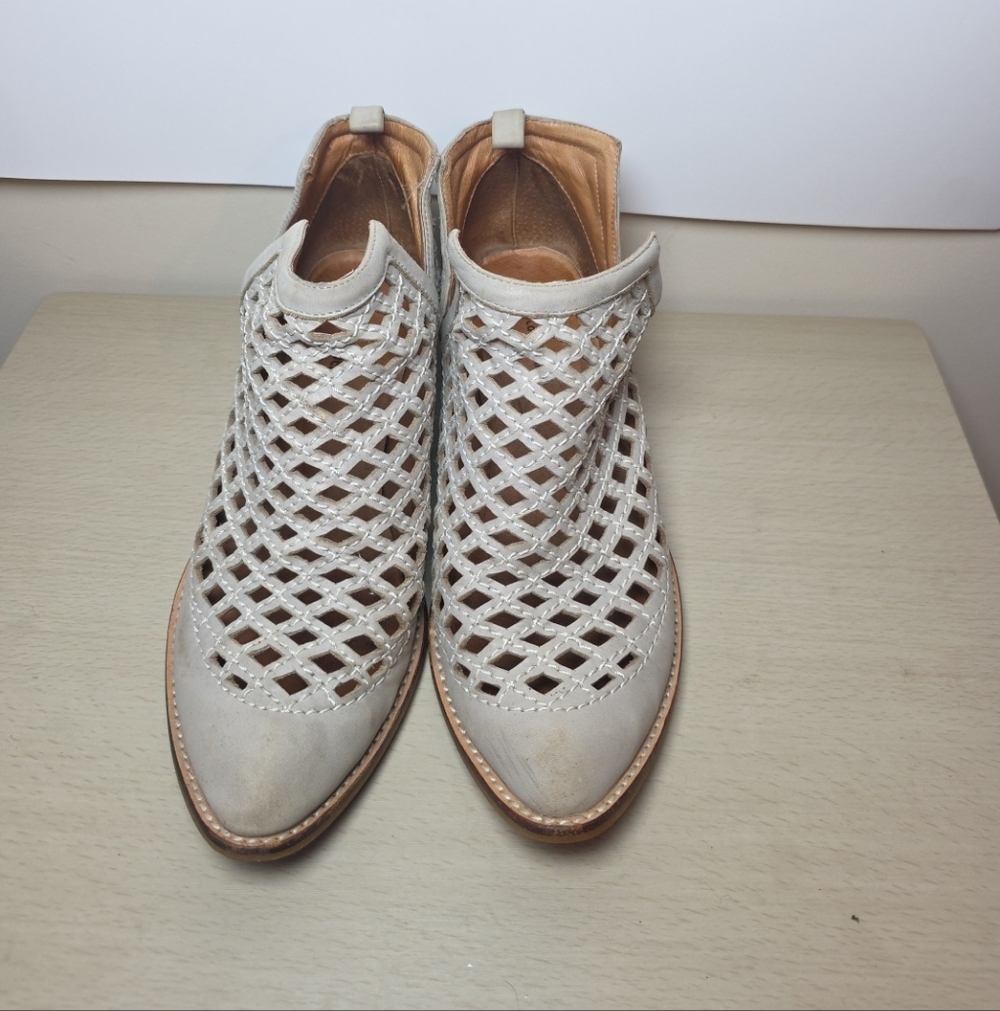 Jeffrey Campbell Taggart Ankle Booties Beige size Women 10